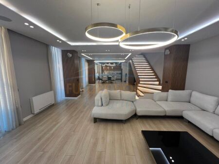 Qera, Duplex 4+1+3+Verandë+Post parkimi, Kompleksi Square 21, Tiranë.