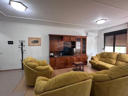 Apartament 2+1+2 me qera Blloku