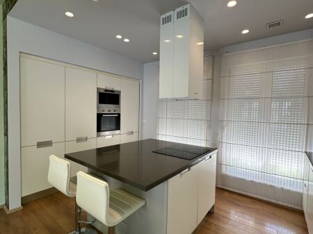  Jepet me Qira Vilë 4-Katëshe – White House Residence, TEG
