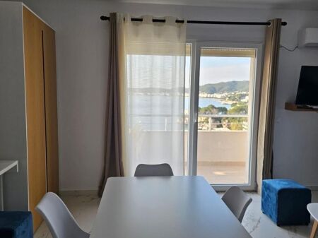 Appartamento 1+1 disponibile con vista mare Vlora