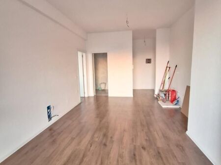  Shitet Apartament 1+1 – Rruga e Kosovareve