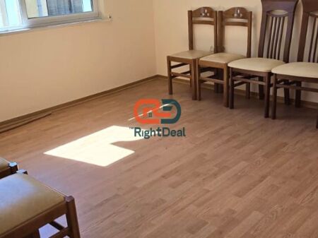 Mbrapa Ish Ekspozites, Ne Rrugen Nikolla Jorga, Shitet Apartament 2+1, Me Vendndodhje Perfekte !!!
