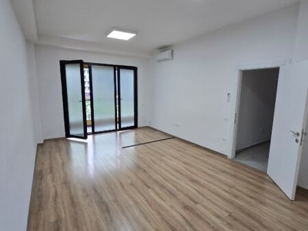  Zyrë me Qira 2+1+2 – Square 21 Rruga e Kavajes