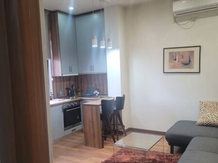 Apartament 1+1 me qira – Ne Qendër të Tiranës !