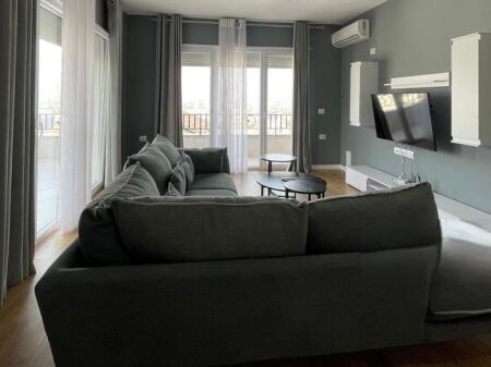 APARTAMENT PËR QIRA 2+1+2+POST PARKIMI TE KOPSHTI BOTANIK! 800 € /Muaj