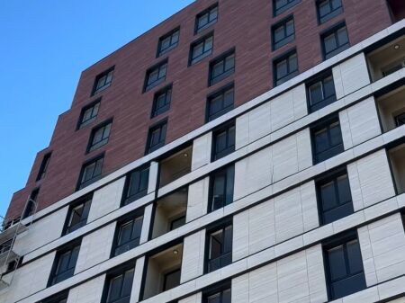  Apartament 2+1 + Verandë për shitje – Fusha e Aviacionit 