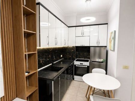 Shitet apartament 1+1 në zonën e Astirit!
