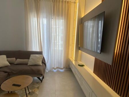Jepet Apartament 2+1 me qira te Pazari i Ri