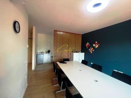 ZYRE ME QIRA 100 M2 KOMUNA E PARISIT 1.100 EURO