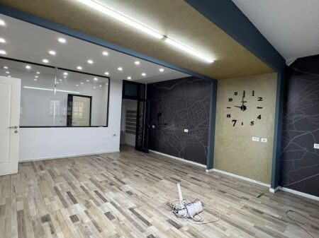 UFFICIO IN AFFITTO 110M2 PIAZZA WILLSON 140.000 LEKE FH-72511