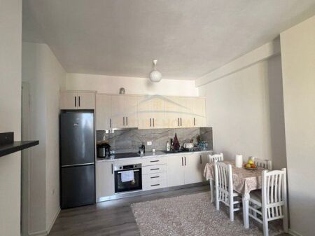 Shitet Apartament 2+1+Post Parkimi, Yzberisht, Grand Galery.