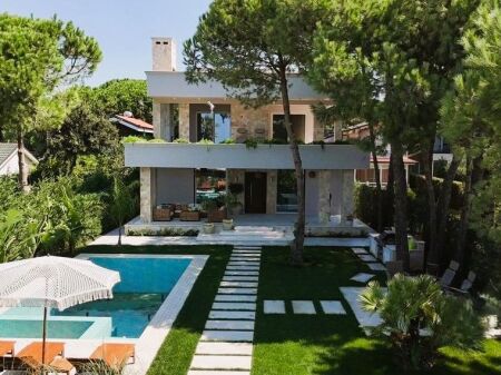 Super villa, the first line in the Lura Complex!