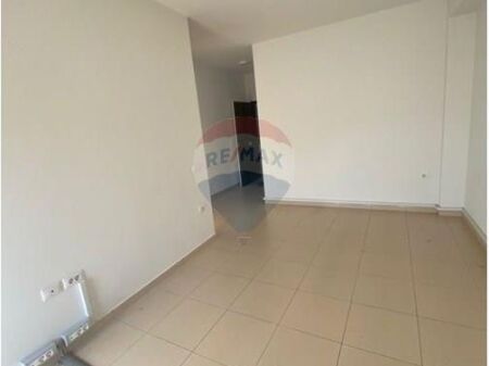 *Locale per ufficio in affitto in *Via Kosovareve*
