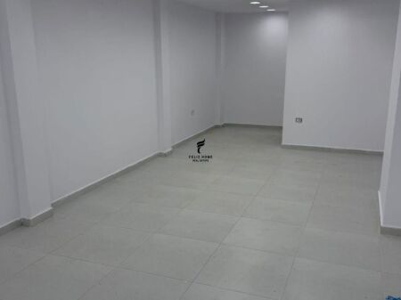 NEGOZIO IN AFFITTO 55 M2 5 MAGGIO 90.000 LEKE FH-72493