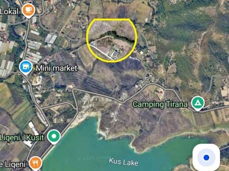 Terreno di 1000 m2 in vendita a Kashar vicino al lago Kusit.