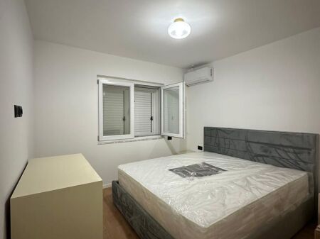 Shitet Apartament 1+1  Prane Pallatit me Shigjeta
