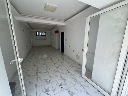 Locale in affitto vicino alla Scuola Unita