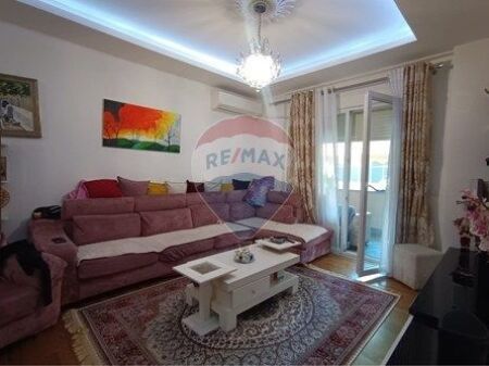 Apartament 2+1+2 ne shitje 5 Maj