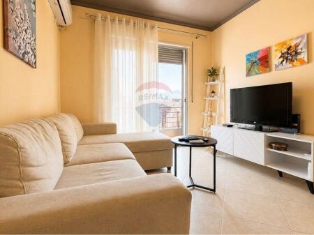 Shitet apartament 2+1 te Mine Peza