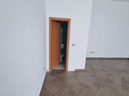 NEGOZIO IN AFFITTO 52M2 ASTIR