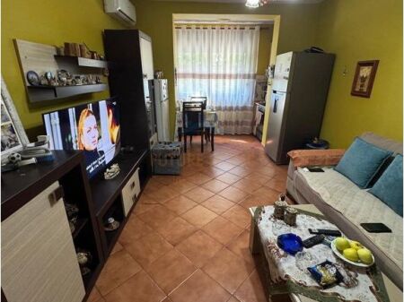 Shitet apartament 2+1 Rruga Ferit Xhajko