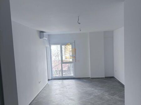 Qira, Ambient Per Biznes/Apartament, 1+1+blk, Bosh, 5 Maji, 50.000 Lek/Muaj