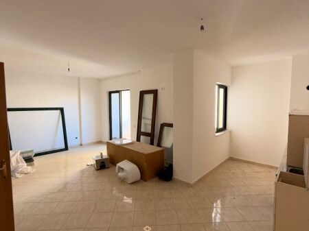 IN VENDITA 2+1+2 con 2 Balconi 150.000€ Markata Durres