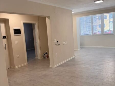 UFFICIO IN AFFITTO 70M2 21 DICEMBRE 800 EURO  FH-72663