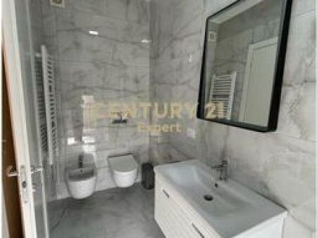 Apartament 2+1+3 + post parkimi per qira tek rruga Tefta Tashko Koco,Pazari i Ri !!