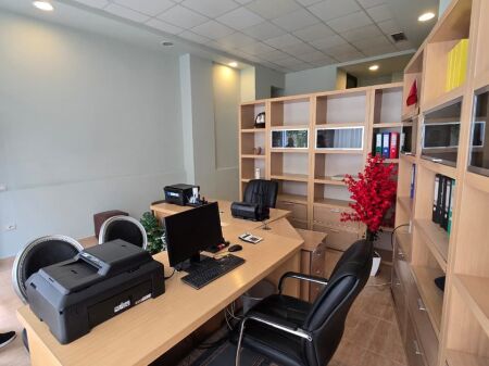  Locale Commerciale in Affitto – Ambasador 2