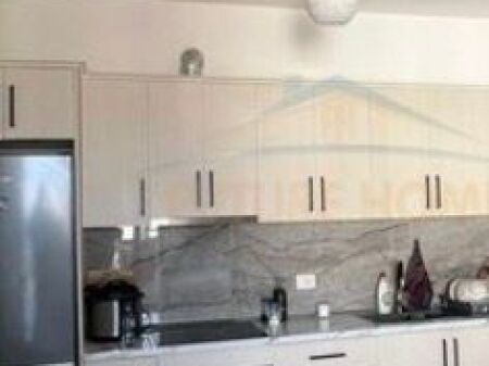 Shitet Apartament 2+1+Post Parkimi, Yzberisht, Grand Galery.