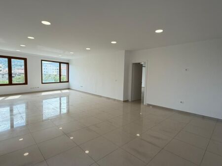 AMBIENTE UFFICIO 180M2 IN AFFITTO PRESSO IL COMPLESSO DELIJORGJI