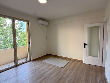 AFFITTASI Spazio per UfficioVia Durazzo *4 ambienti di lavoro Sup.100m² 600€ Netto