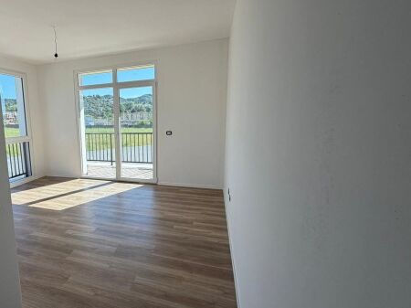 Shitet apartament 2+1 në Sauk te vjeter