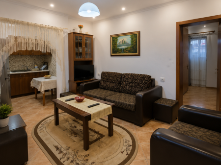 Jepet me qera apartament 2+1 Rruga Fitnete Rexha 35.000 Leke