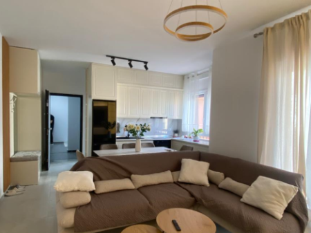 Apartament 2+1+2 me qira – Pazari i Ri