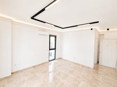 Office for rent in Porcelan.