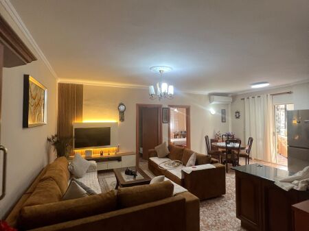  Jepet me qera apartament 2+1+2 ballkone në Don Bosko