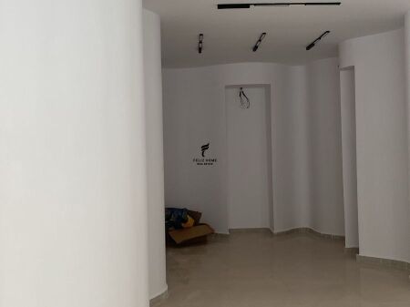 NEGOZIO IN AFFITTO 125 M2 MYSLYM SHYRI 250.000 LEKE FH-72833