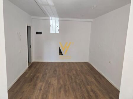 STUDIO APARTMENT FOR SALE 30 M2 ON 4 DESHMORET STREET 85,000 EURO