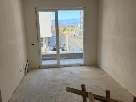 Shitet apartament 2+1 tek Univers City
