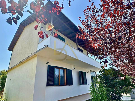 Villa in Affitto – Durazzo, Via Unaza