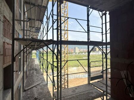  SHITET APARTAMENT 2+1+2 me ballkon – KOMPLEKSI ORBITAL 5 | PRANË BULEVARDIT TË RI 