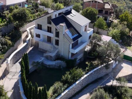 Villa in affitto, Petrela