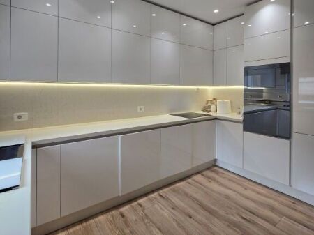  Shitet Apartament 3+1+2 tek Kompleksi Delijorgji
