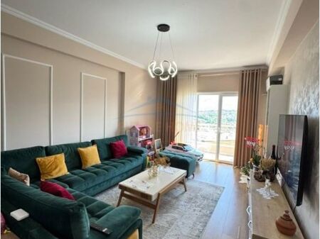Qera, Apartament 2+1+2 + 2 Poste Parkimi, Liqeni i Thatë ,Tirane .