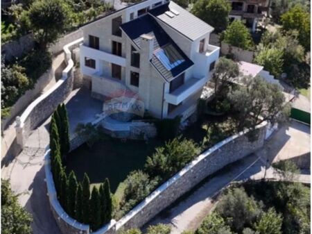 Villa in affitto, Petrele