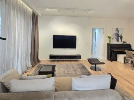  MOS E HUMBISNI! Apartament 3+1+2 me dy ballkone, tek Kompleksi Delijorgji 