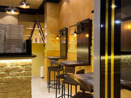 🔥 In Affitto – Pizzeria Ready Business 🔥 400€/mese   📍 Di fronte a Delijorgji 📌 Via Stavri Themeli  🍕 Ambiente moderno e investito 📐 50 m²