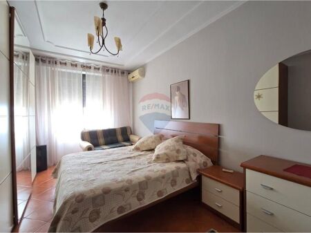 Apartament - Për Qira - Rruga Muhamet Gjollesha, Tiranë